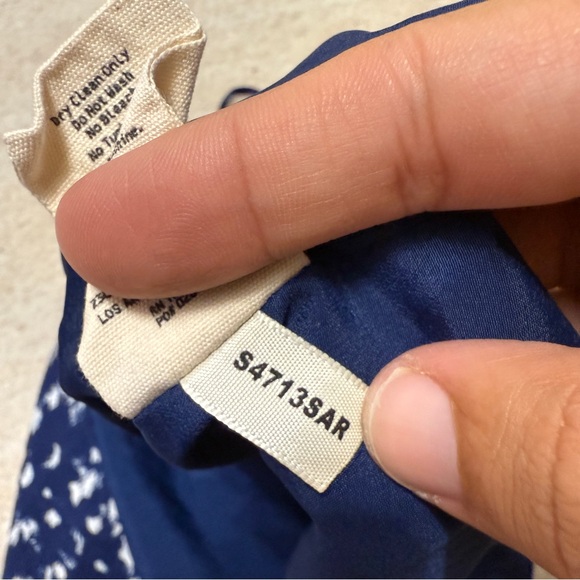 L'Agence Jane V-Neck Tank 100% Silk Camisole Blue White Size XS - Picture 11 of 11